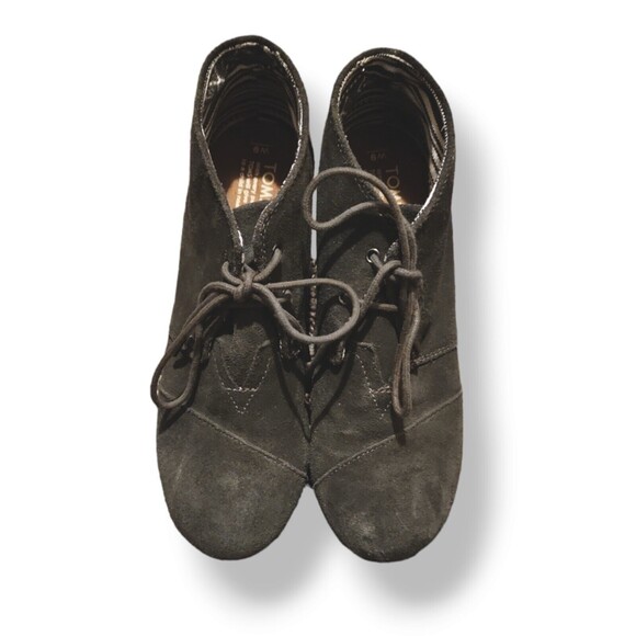 TOMS Gray Suede Desert Wedge Lace Up Ankle Bootie Shoe size 9W - Picture 1 of 5